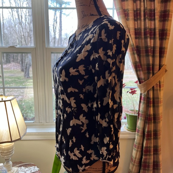 Anthropologie Maeve Navy Blouse with birds size 0 - Picture 3 of 6
